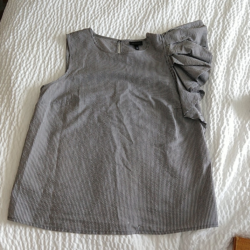 Who What Wear Left sleeve ruffle